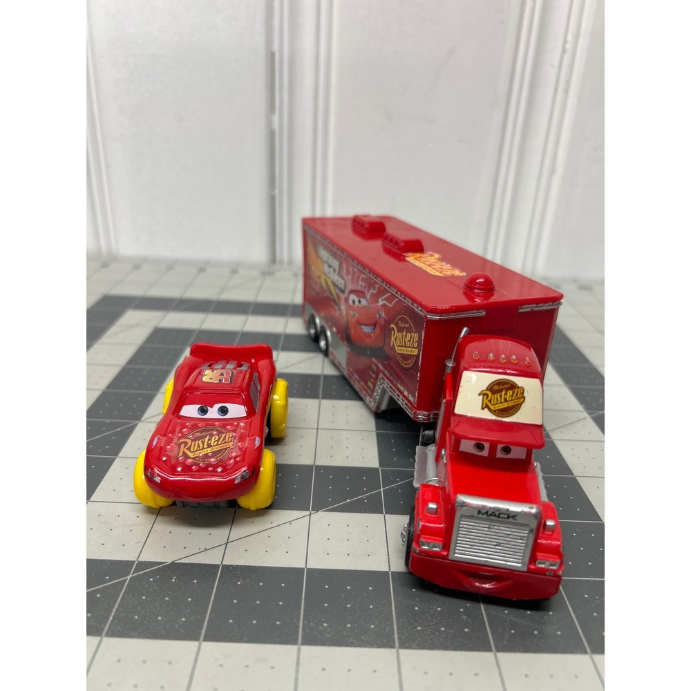 Disney Pixar Cars Mack Hauler & Lightning McQueen Hydro Wheels Toy Set